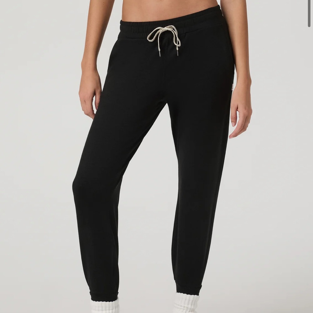 Vuori black performance jogger
